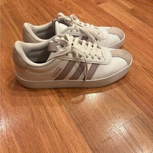 Adidas white and lilac tennis shoes